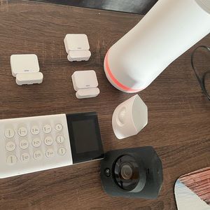 SimpliSafe Alarm System with Indoor/Outdoor Camera